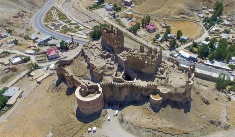 Hoşap Çayı ve Vadisi Nasıl Gidilir? Van’ın Saklı Doğal Hazinesi Ulaşım Rehberi