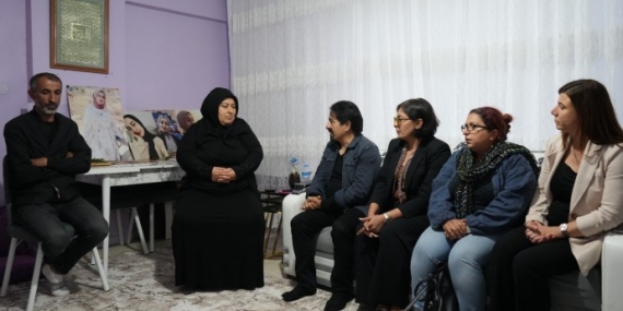 Koma Amed’ten Rojin Kabaiş’in ailesine dayanışma ziyareti