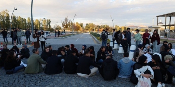 Van’da öğrenciler 13. gününde: “Rojin için adalet, kampüste güvenlik”