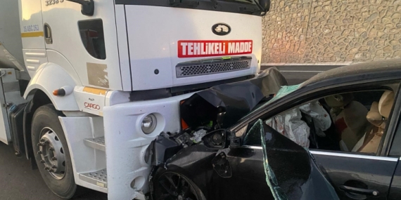 Van’da tanker ile otomobilin çarpışması sonucu 2 kişi öldü, 4 kişi yaralandı