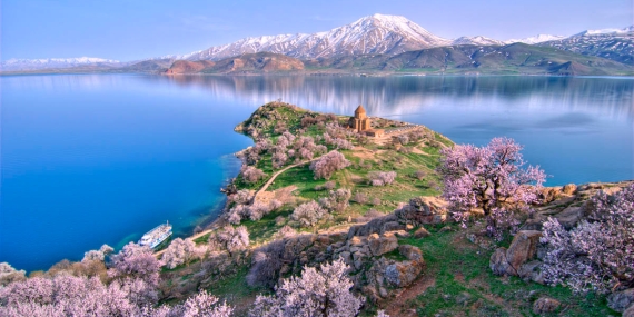 Akdamar Adası’na Nasıl Gidilir? Van Gölü’nün Göz Bebeğine Ulaşım Rehberi