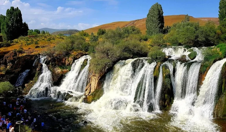 Muradiye Şelalesi Nasıl Gidilir? Van’ın Doğal Cenneti Ulaşım Rehberi