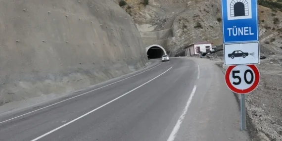 İlçe Halkı Yıllardır Karanlıkta Kalan Tünelin Işıklandırılmasını Bekliyor