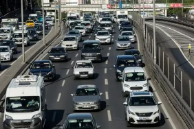 trafikte-akrobatik-hareketler-yapanlar-yandi-19203069_989_amp