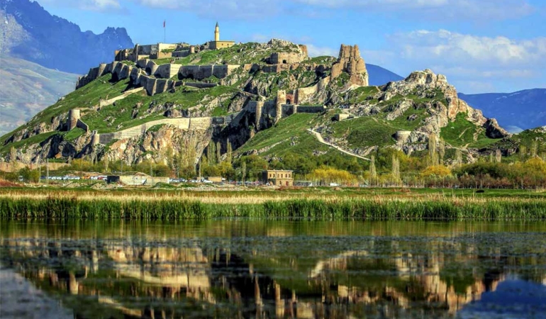 Van Kalesi Nasıl Gidilir? Tarihi ve Turistik Rehber
