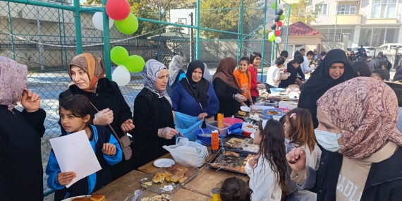 Öğrencilerden Gazze için dayanışma panayırı