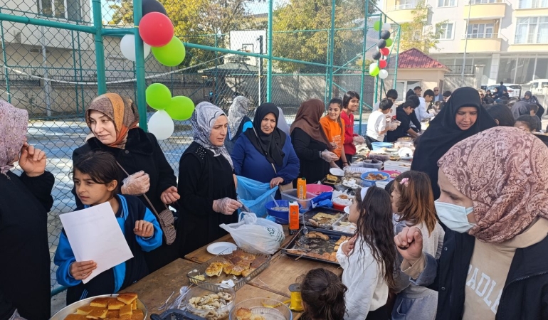 Öğrencilerden Gazze için dayanışma panayırı