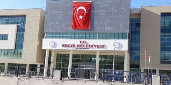 Erciş Belediyesi’nin Kürtçe politikası eleştiriliyor: “Sosyal medyada bile yamalı bir dil kullanılıyor”