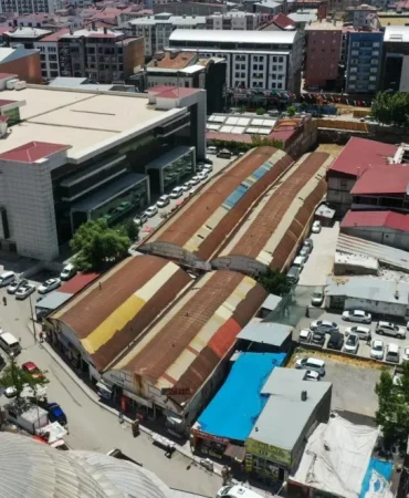 Vanin-Misir-Carsisi-kaderine-terk-edildi-207-dukkandan-yalnizca-20si-ayakta-1024x662