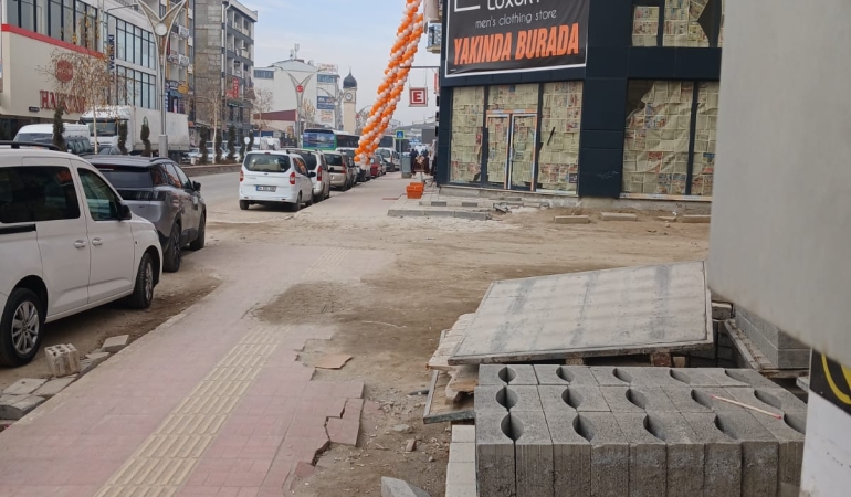 Erciş’te tartışmalı ruhsat: 3 metrelik ön çekme uygulanmadı, 7 metrelik arka yol yapı alanına dahil edildi