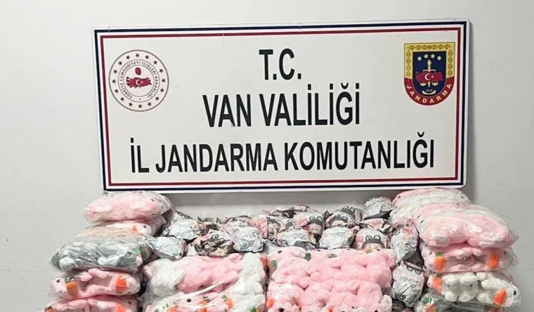 Van’da Kaçakçılığa Büyük Darbe: Binlerce Paket Sigara ve Yüzlerce Malzeme Ele Geçirildi