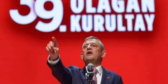 Özgür Özel yeniden CHP Genel Başkanı seçildi