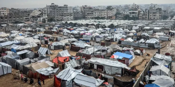 Gazze’de çadır kentler sular altında: İnsanlık alarm veriyor