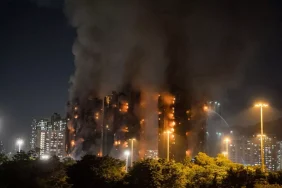 hong-kong-daki-yangin-faciasindan-gelen-19295769_1742_amp