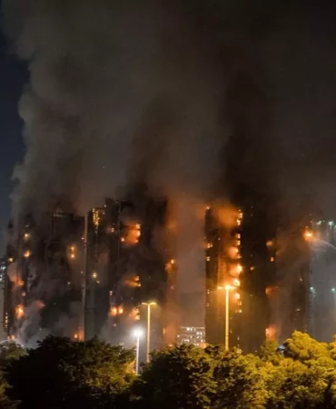 hong-kong-daki-yangin-faciasindan-gelen-19295769_1742_amp