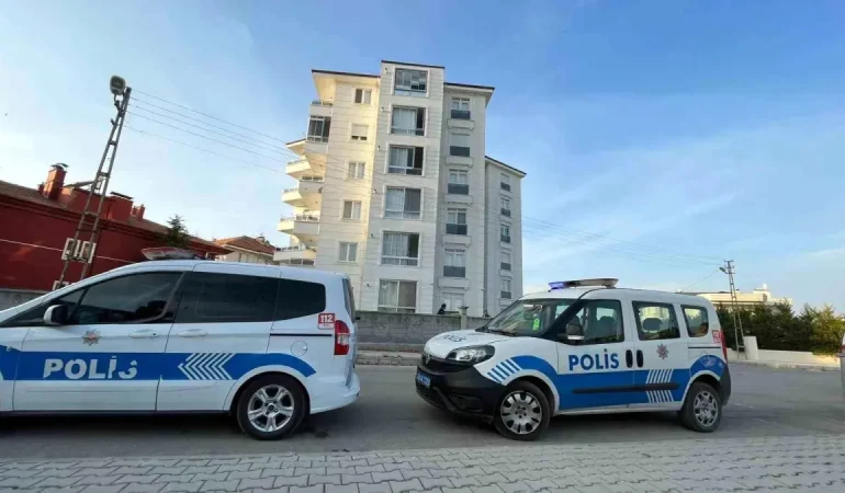 Karaman’da Acı Olay: Öğretmen Balkondan Düşerek Hayatını Kaybetti