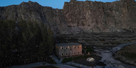 Van’ın tarihi Horhor Camisi yeniden cemaatine kapılarını açtı