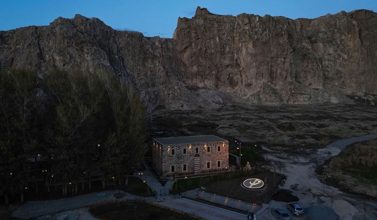 Van’ın tarihi Horhor Camisi yeniden cemaatine kapılarını açtı