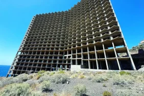 13-yasindaki-kiz-cocugu-20-katli-otelden-duserek-19326780_1460_amp