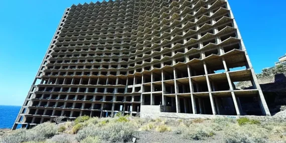 İspanya’da 13 Yaşındaki Kız 20 Katlı Terk Edilmiş Otelden Düşerek Hayatını Kaybetti