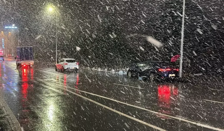 istanbul-da-kar-yagisi-basladi-2-19409375_7667_amp