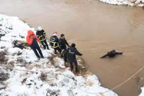 kanala-ucan-otomobilden-kahreden-haber-3-kisinin-19404177_2201_amp