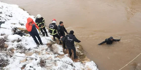 Şanlıurfa’da Sulama Kanalına Düşen Otomobilde 3 Çocuğun Cansız Bedenine Ulaşıldı