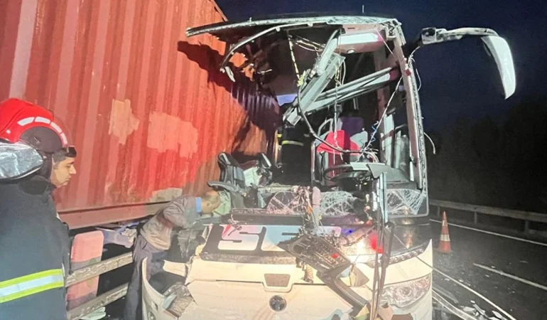 Osmaniye’de Yolcu Otobüsü TIR’a Çarptı: 7 Ölü, 10 Yaralı
