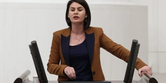 Van’da Çarşamba Pazarı Krizi Meclis’e Taşındı: “Esnaf Mağdur Edildi”