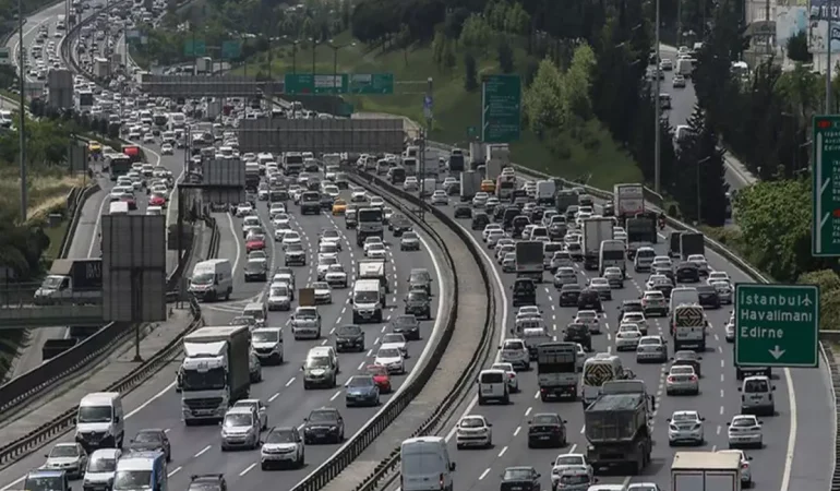 Yılbaşında trafik sigortası sil baştan değişiyor: Araç sahiplerini 15 bin TL’den 290 bin TL’ye uzanan primler bekliyor