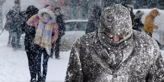 Kar Yağışı Beklenenden Daha Sert Geliyor: Uzman Evden Çalışma Uyarısı Yaptı